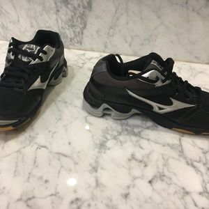 Mizuno Wave Bolt 6 Size 8.5 *NIB* New in Box